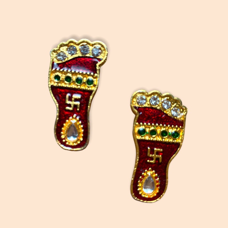 Metal Lakshmi Charan Paduka Feet 1 Pair Laxmi Feet Good Luck Footsteps Rangoli Sticker for Door Entrance Home Temple Diwali Decoration Indian Traditional Vara Lakshmi Pagla