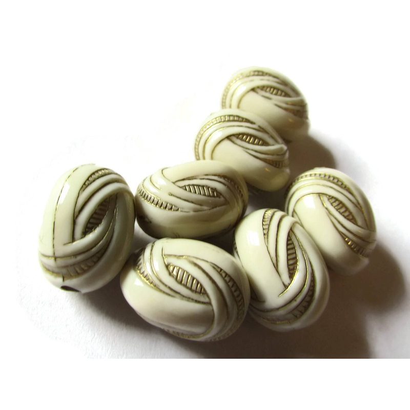 7 18mm Black White or Mixed Art Deco Plastic Oval Knot Beads with Gold Trim